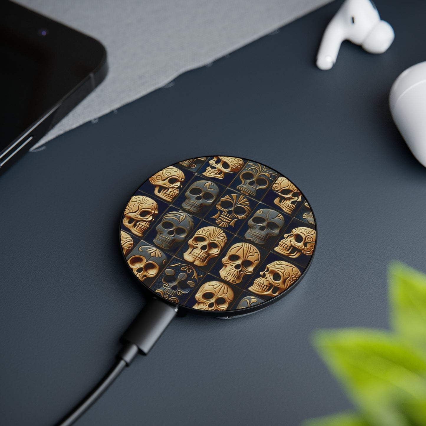 Metallic Chrome Skull And Detailed Background Style 13 Magnetic Induction Charger